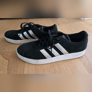 adidas Black Gazelle Sneaker w/metallic Champage/gold Logo Stripes
